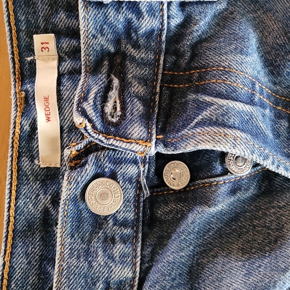 Levi's Wedgie Fit Jean's - Picture 2 of 3